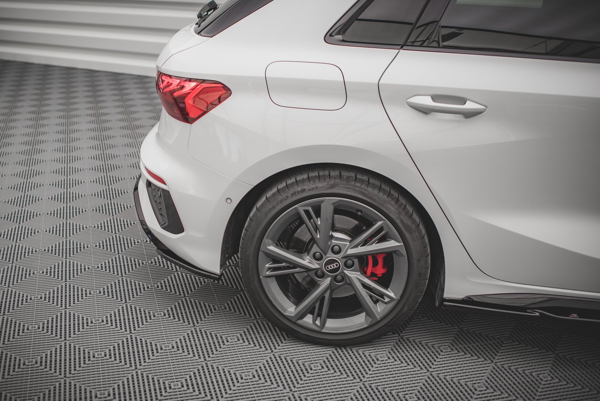 SPLITTERS LATERALES TRASEROS V.2 AUDI S3 SPORTBACK 8Y) - Imagen 3