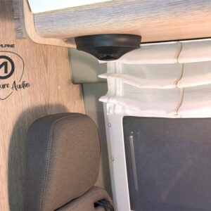 Altavoces radiales universales 12cm para cabinas traseras de autocaravanas/campers. Potencia máxima de 180W, 45W RMS, 45 mm de altura. SPC-R100S