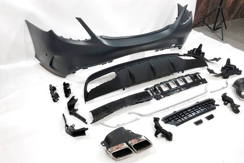 Kit De Carrocería Mercedes W205 2014-2018 4P Look AMG C63 - Imagen 4