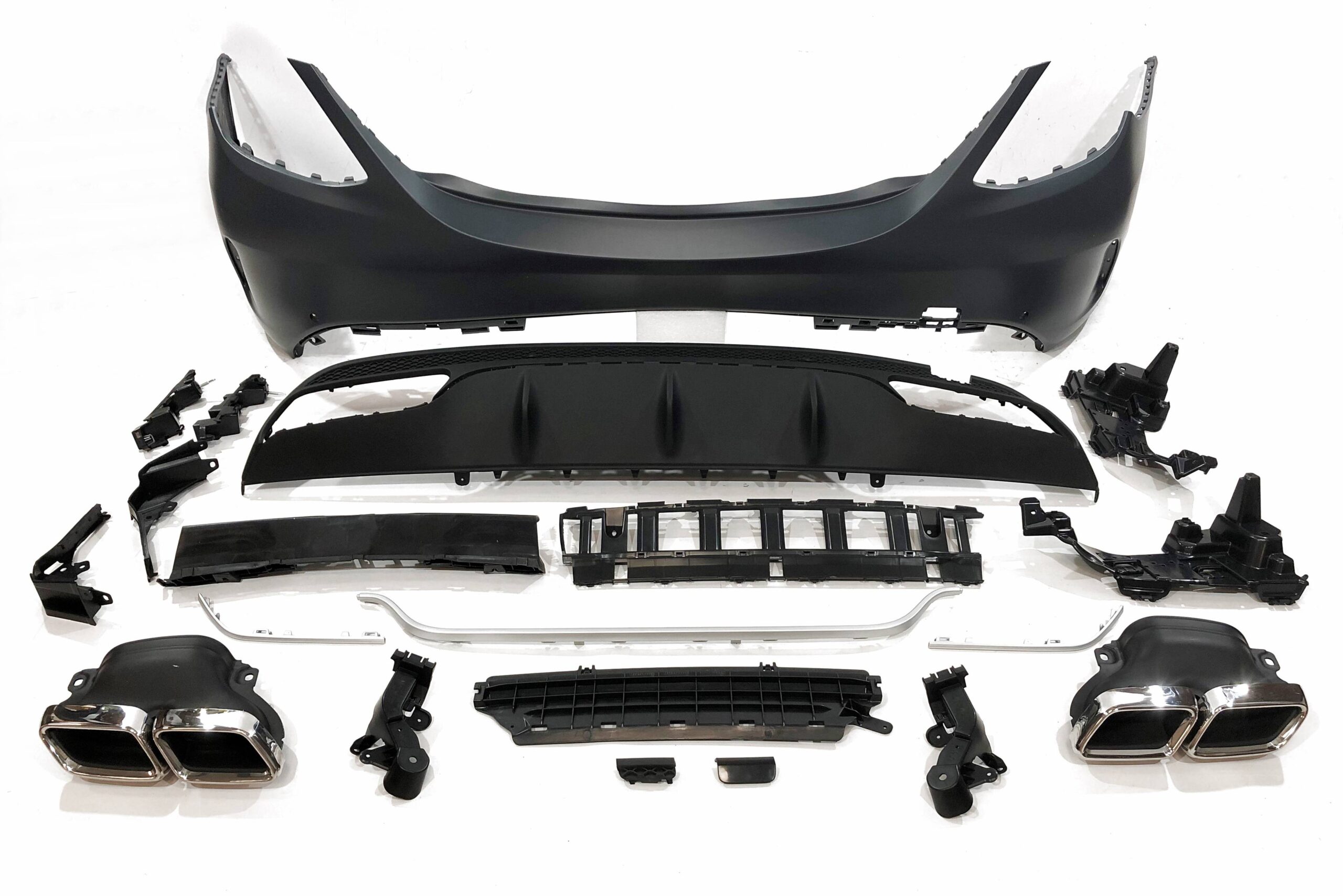 Paragolpes Trasero Mercedes W205 2014-2018 4P Look C63 Colas escape