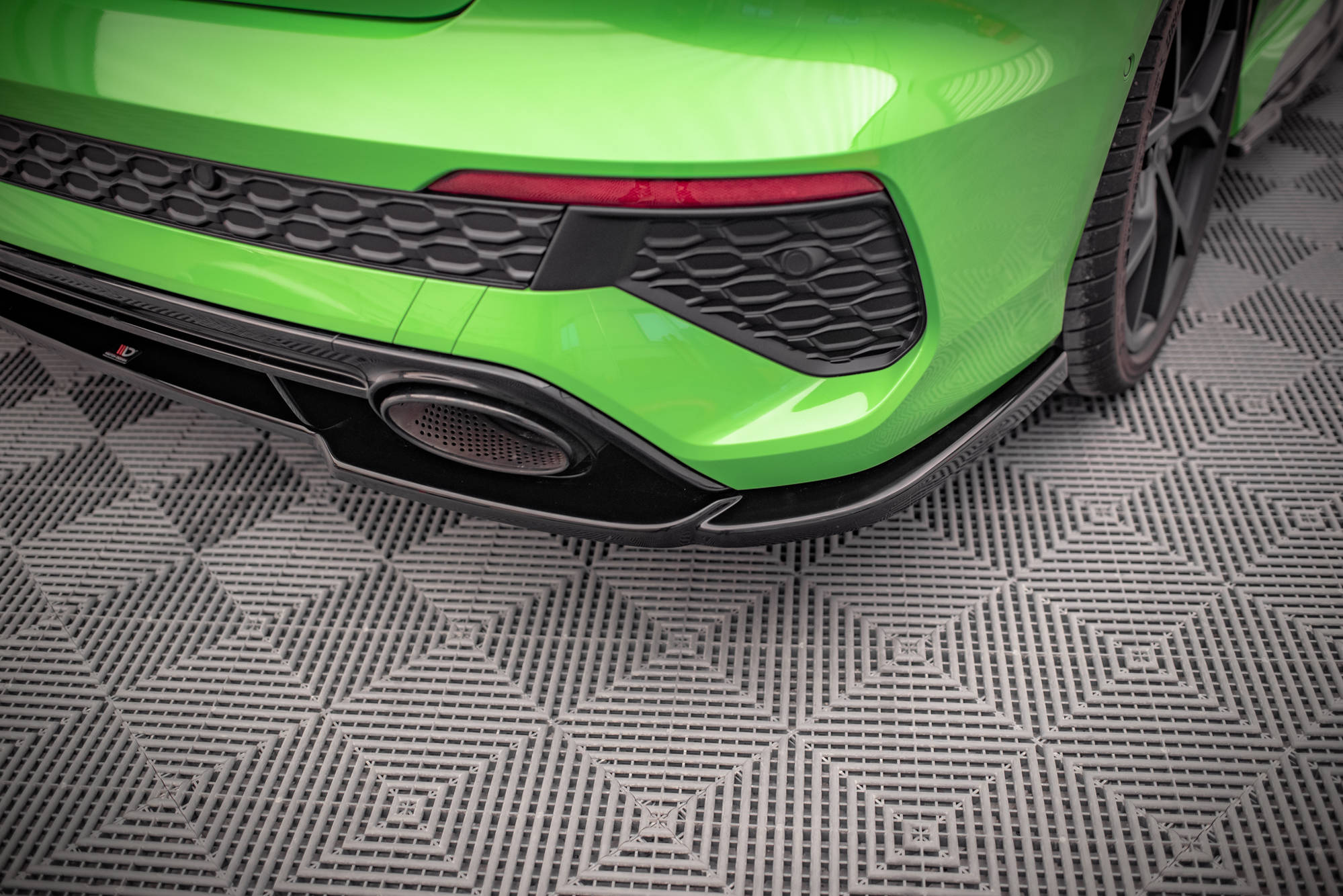DIFUSOR CENTRAL TRASERO AUDI RS3 SEDAN 8Y - Imagen 3