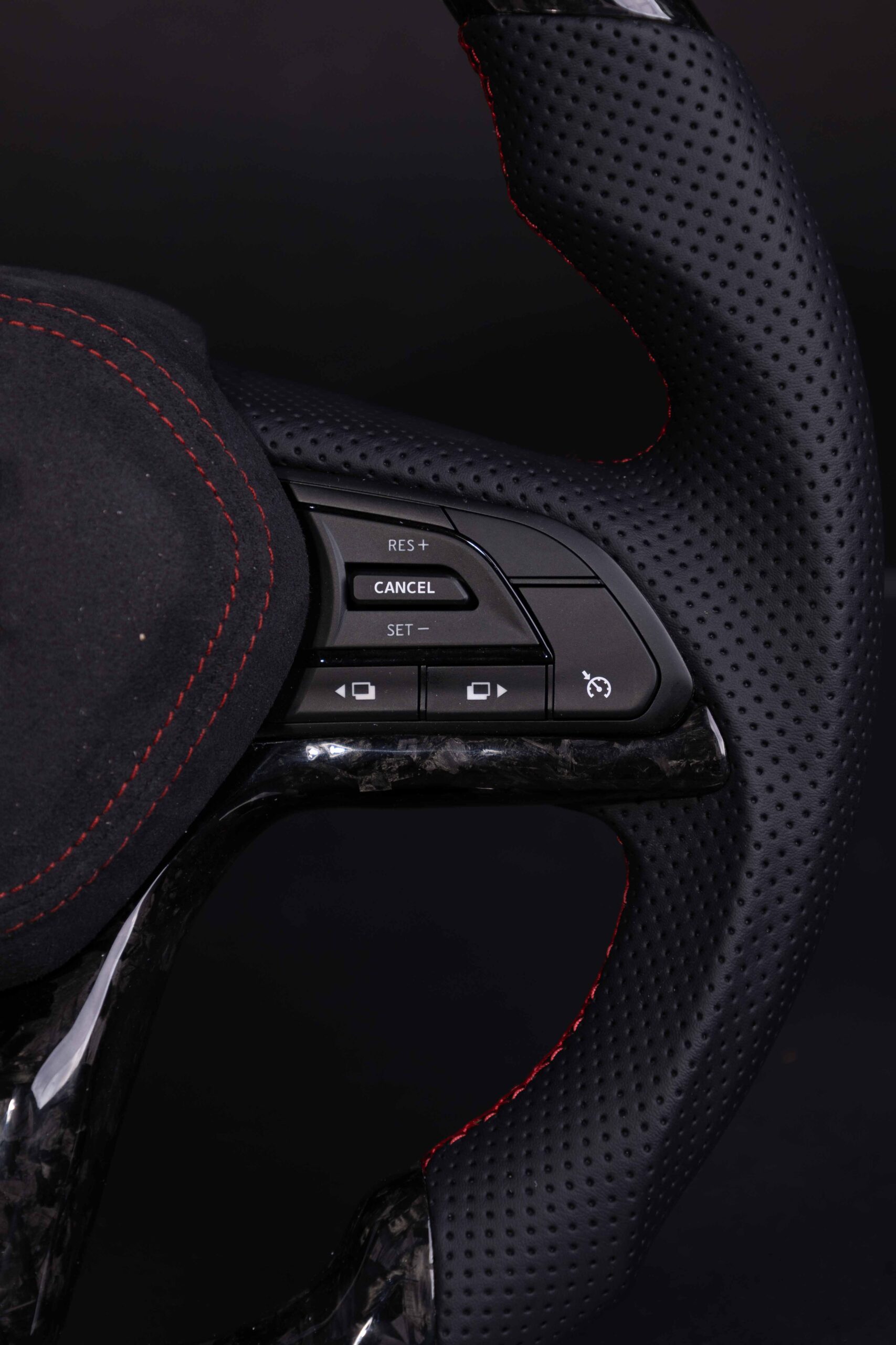 Volante Volante Nissan GTR - Imagen 4