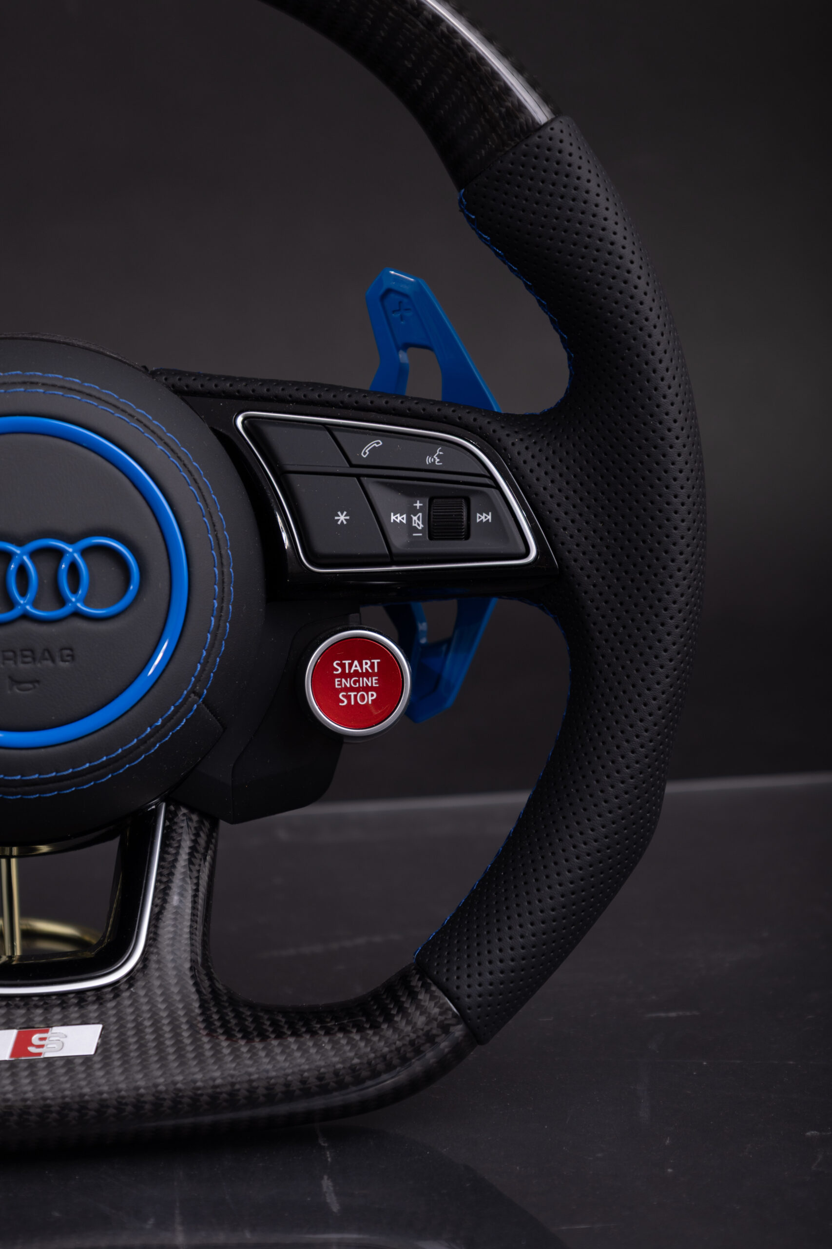 Volante Audi Azul en Carbono y Cuero Perforado - Imagen 7