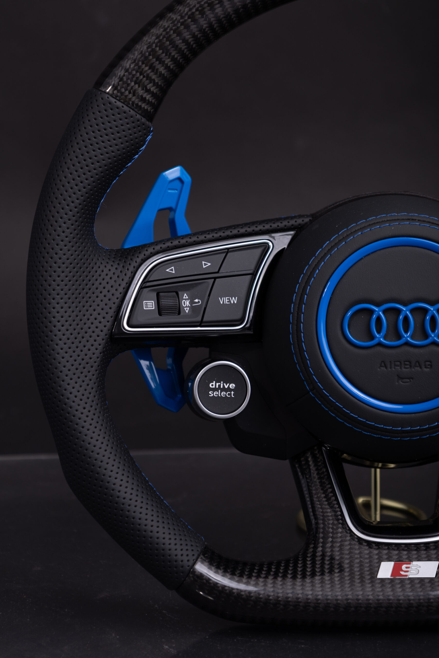 Volante Audi Azul en Carbono y Cuero Perforado - Imagen 2
