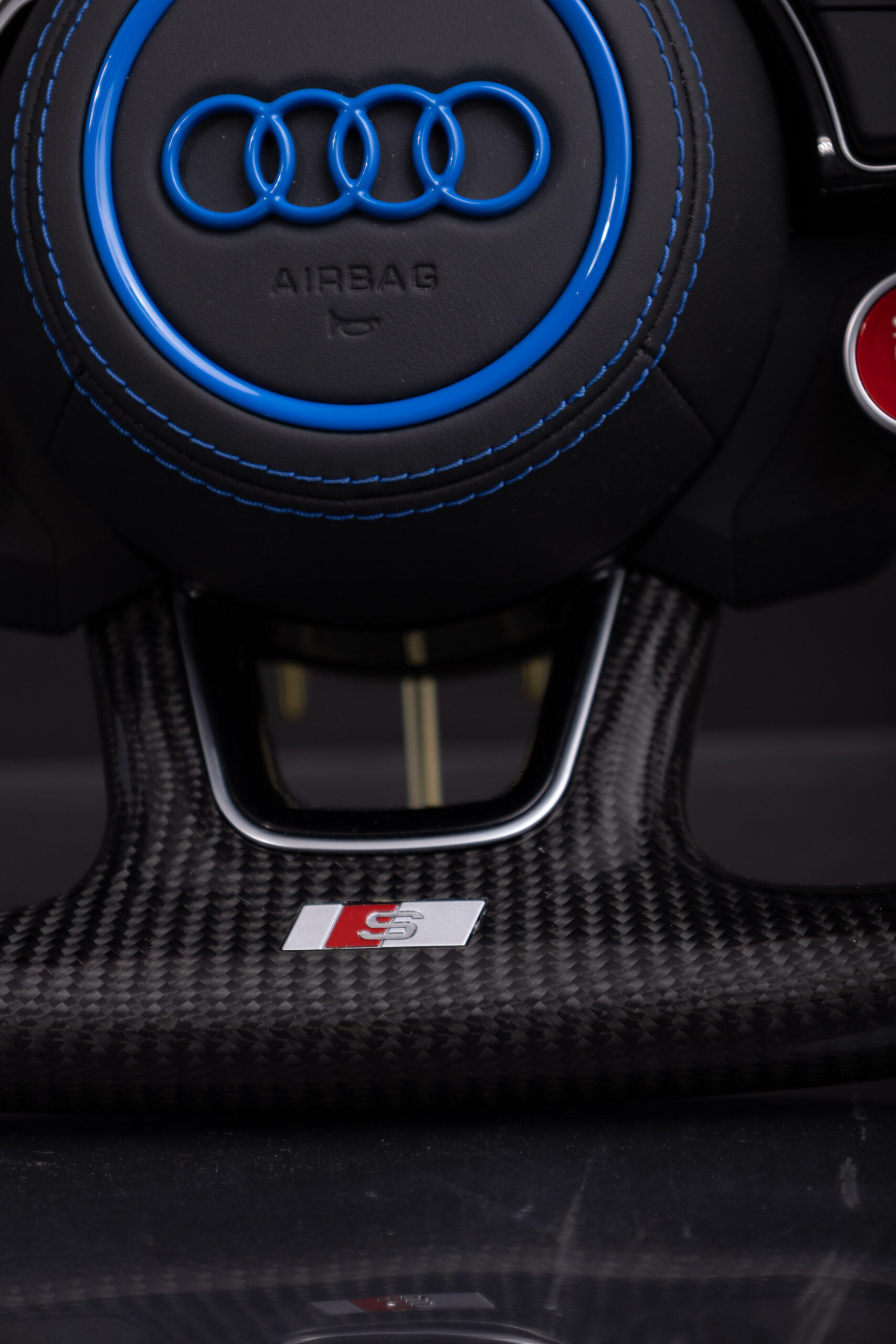 Volante Audi Azul en Carbono y Cuero Perforado - Imagen 9