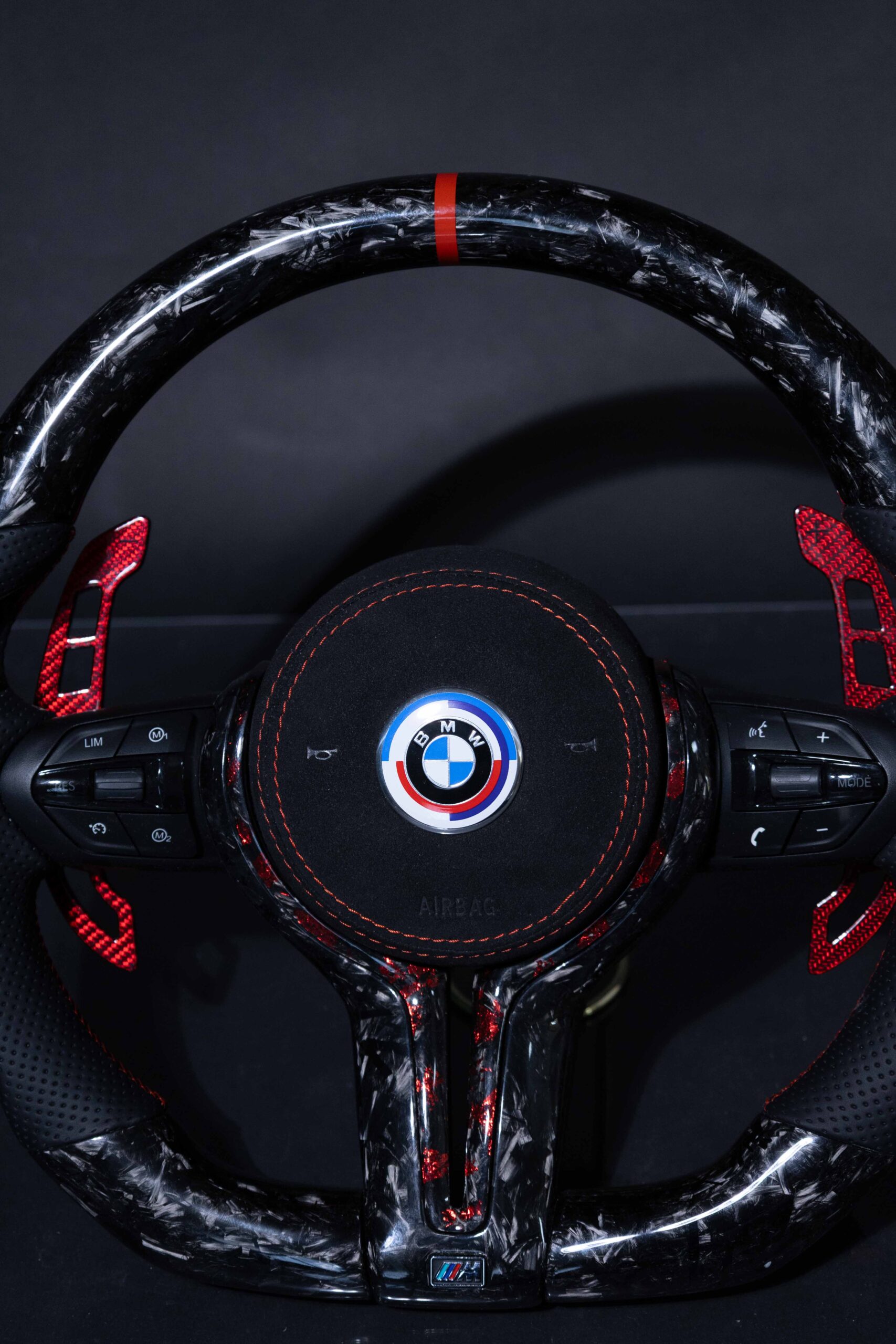 Volante BMW F-Series fibra de carbono y cuero perforado - Imagen 2