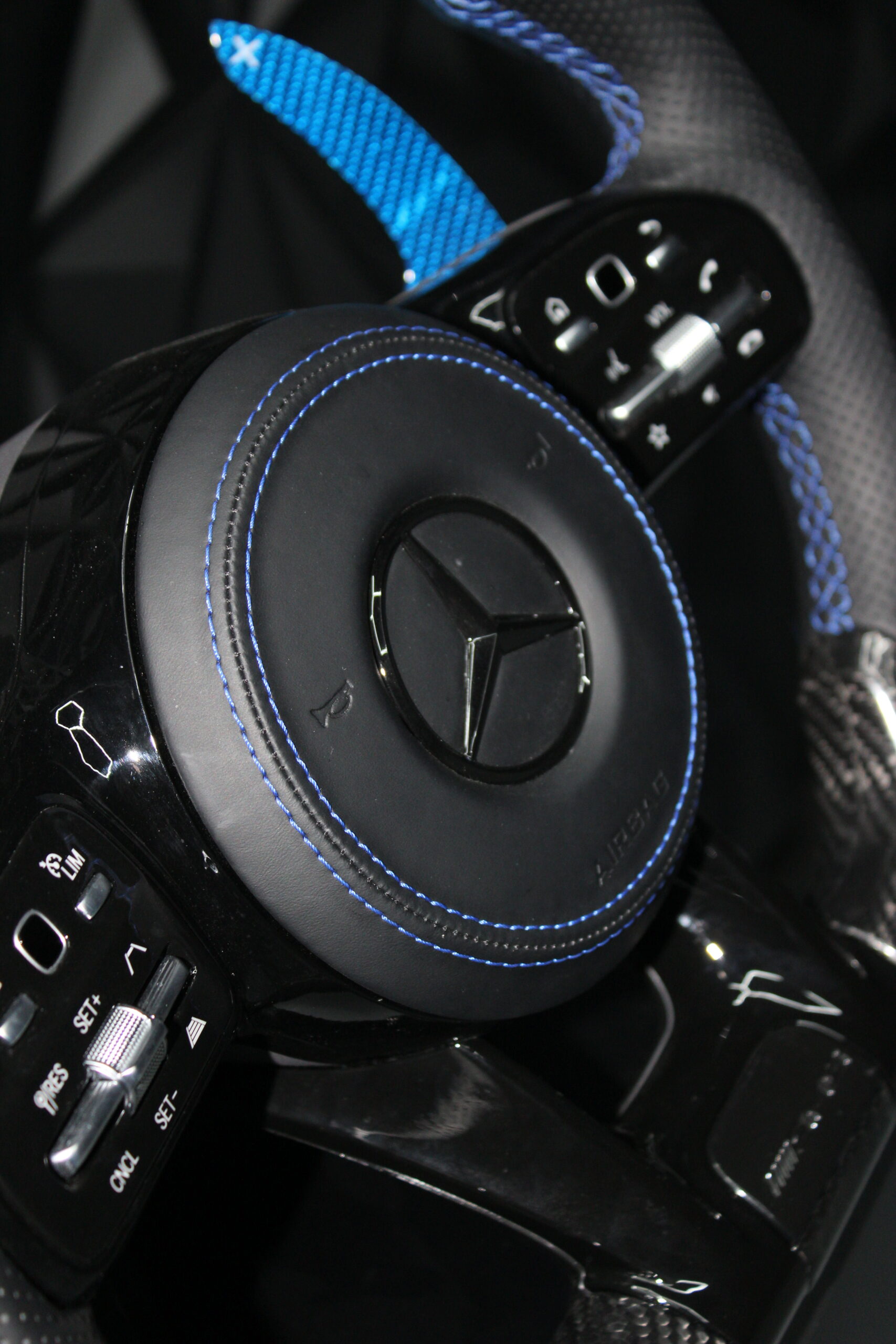 Volante Fibra de Carbono Mercedes-AMG - Imagen 4