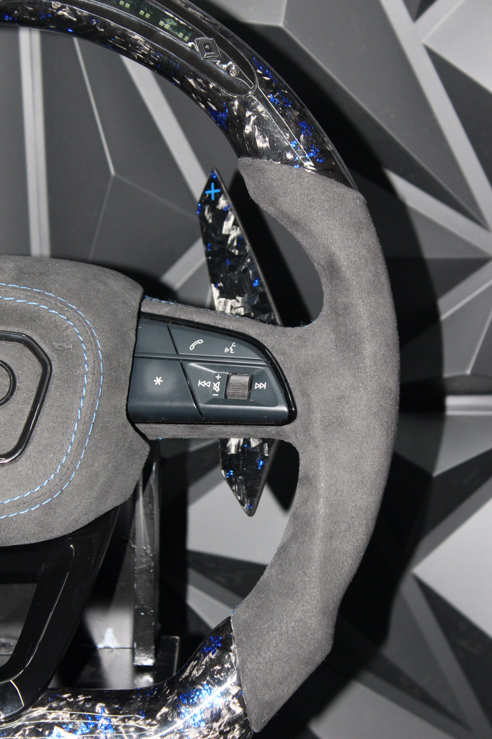 Volante AUDI FORJADO AZUL + DISPLAY LED (2010+) - Imagen 4