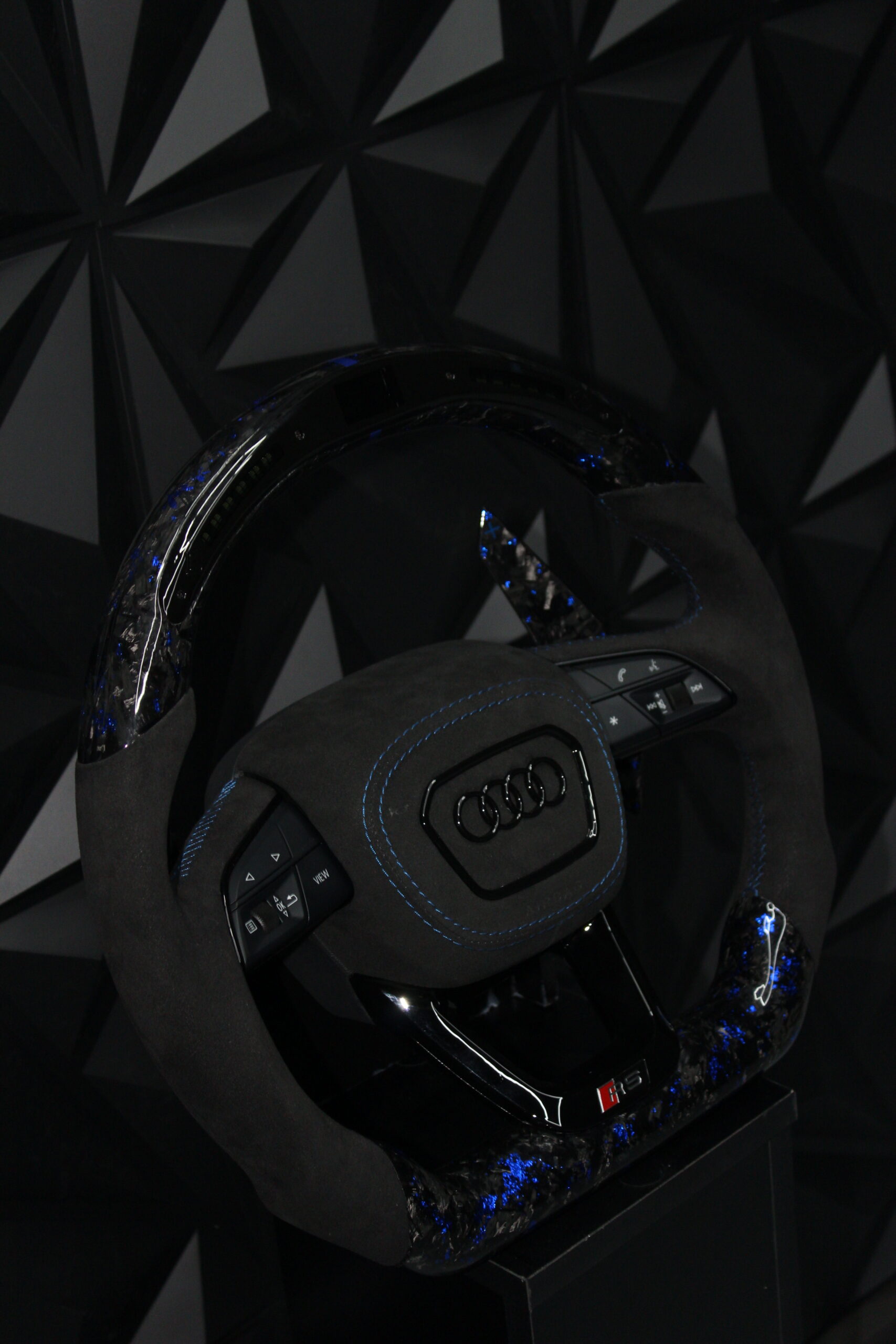 Volante AUDI FORJADO AZUL + DISPLAY LED (2010+) - Imagen 2