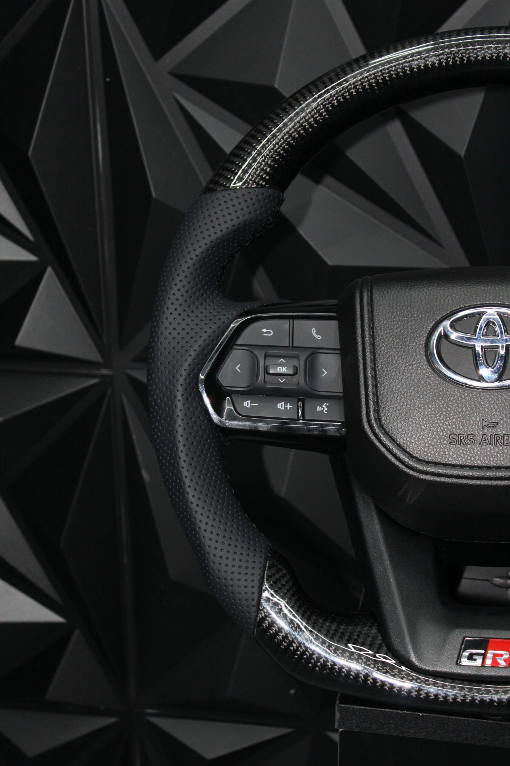 Volante TOYOTA GR CARBONO Y CUERO - Imagen 2