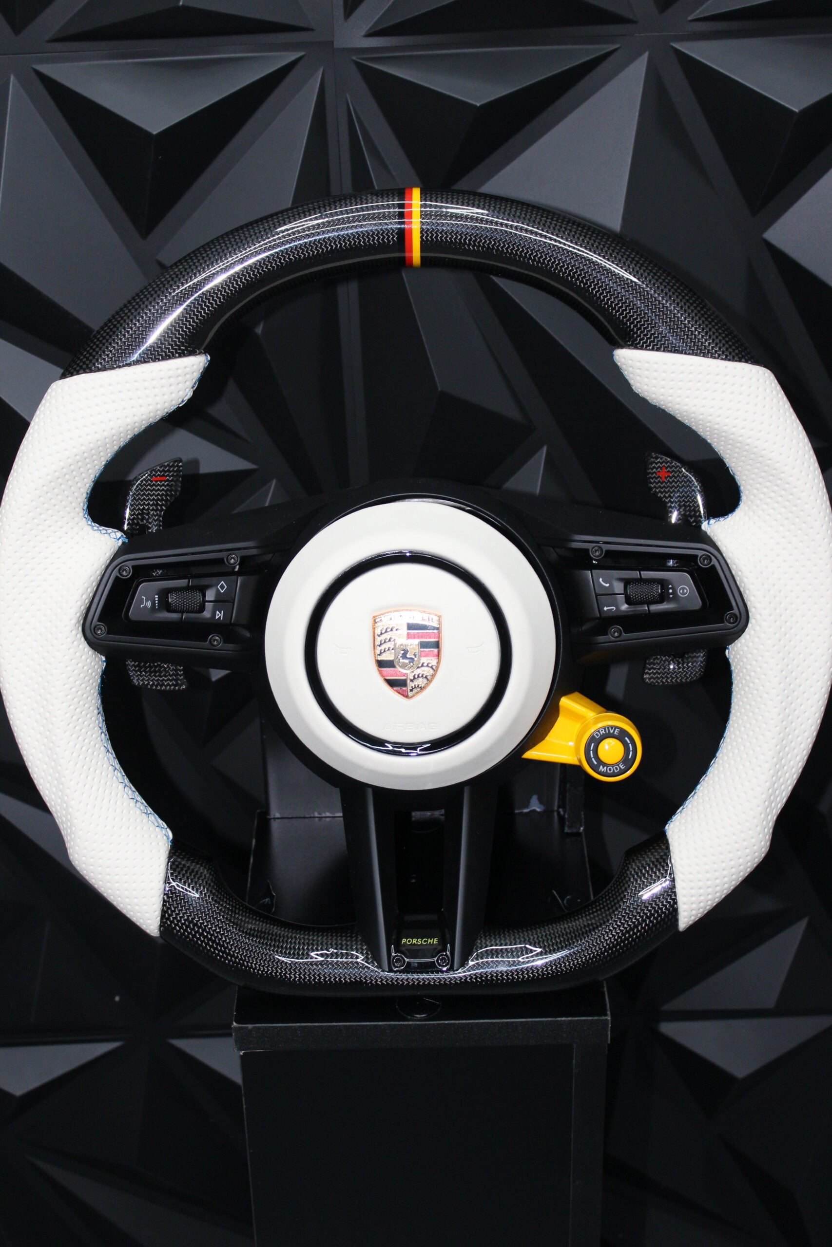 Volante PORSCHE CARBONO Y BLANCO (2012-2025) - Imagen 4