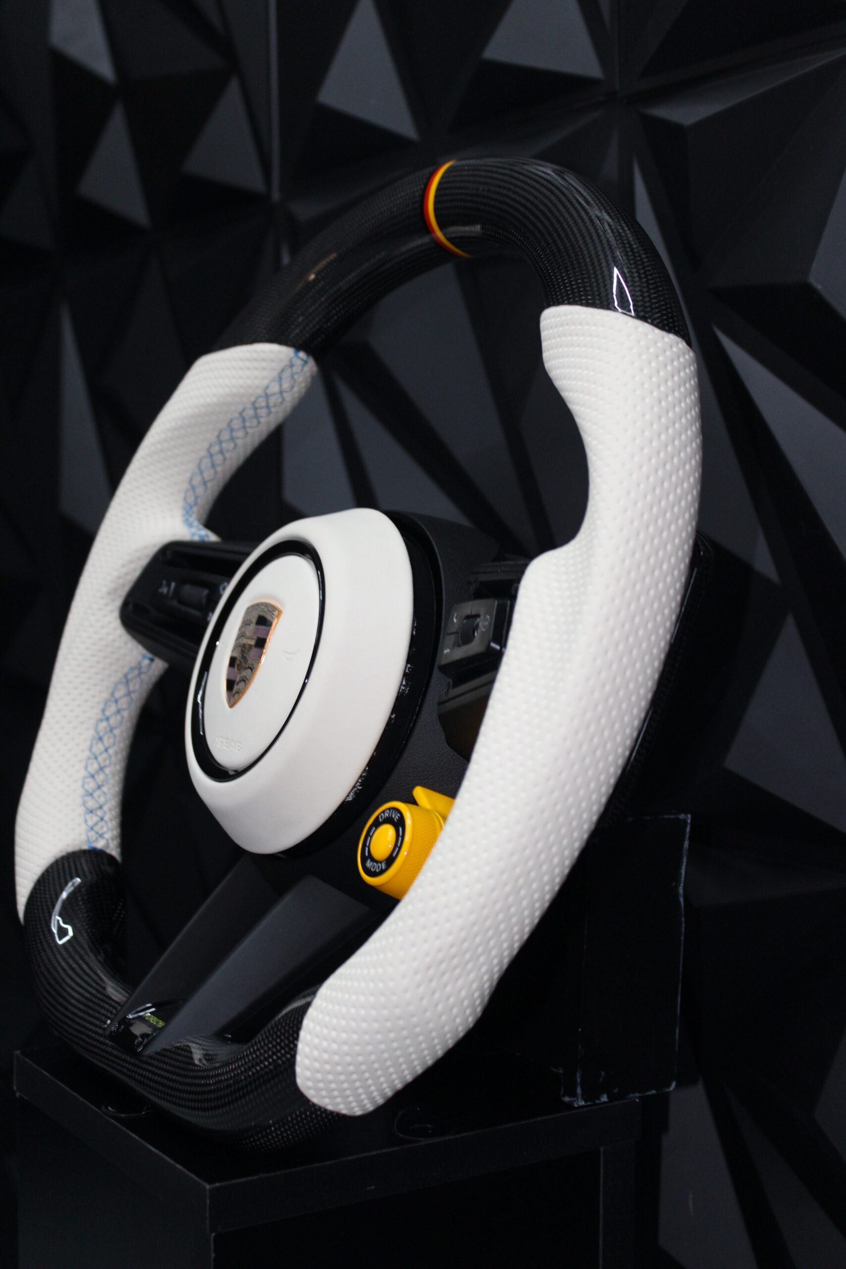 Volante PORSCHE CARBONO Y BLANCO (2012-2025) - Imagen 3