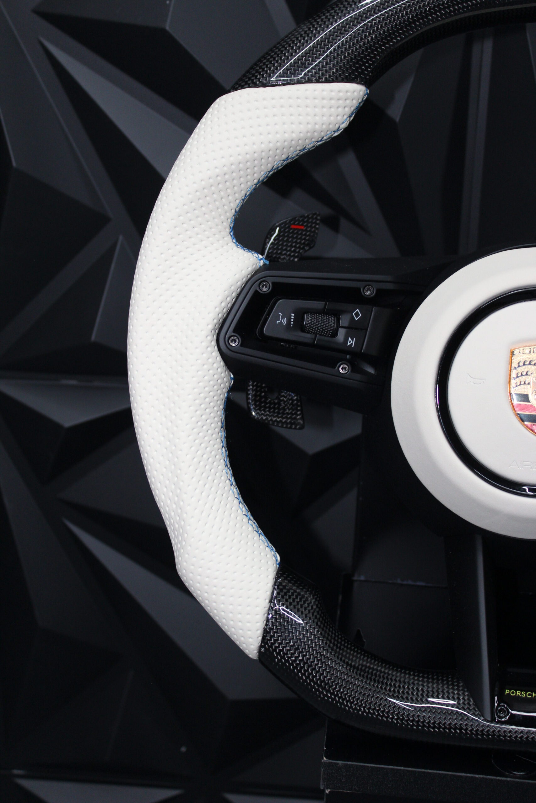 Volante PORSCHE CARBONO Y BLANCO (2012-2025) - Imagen 2