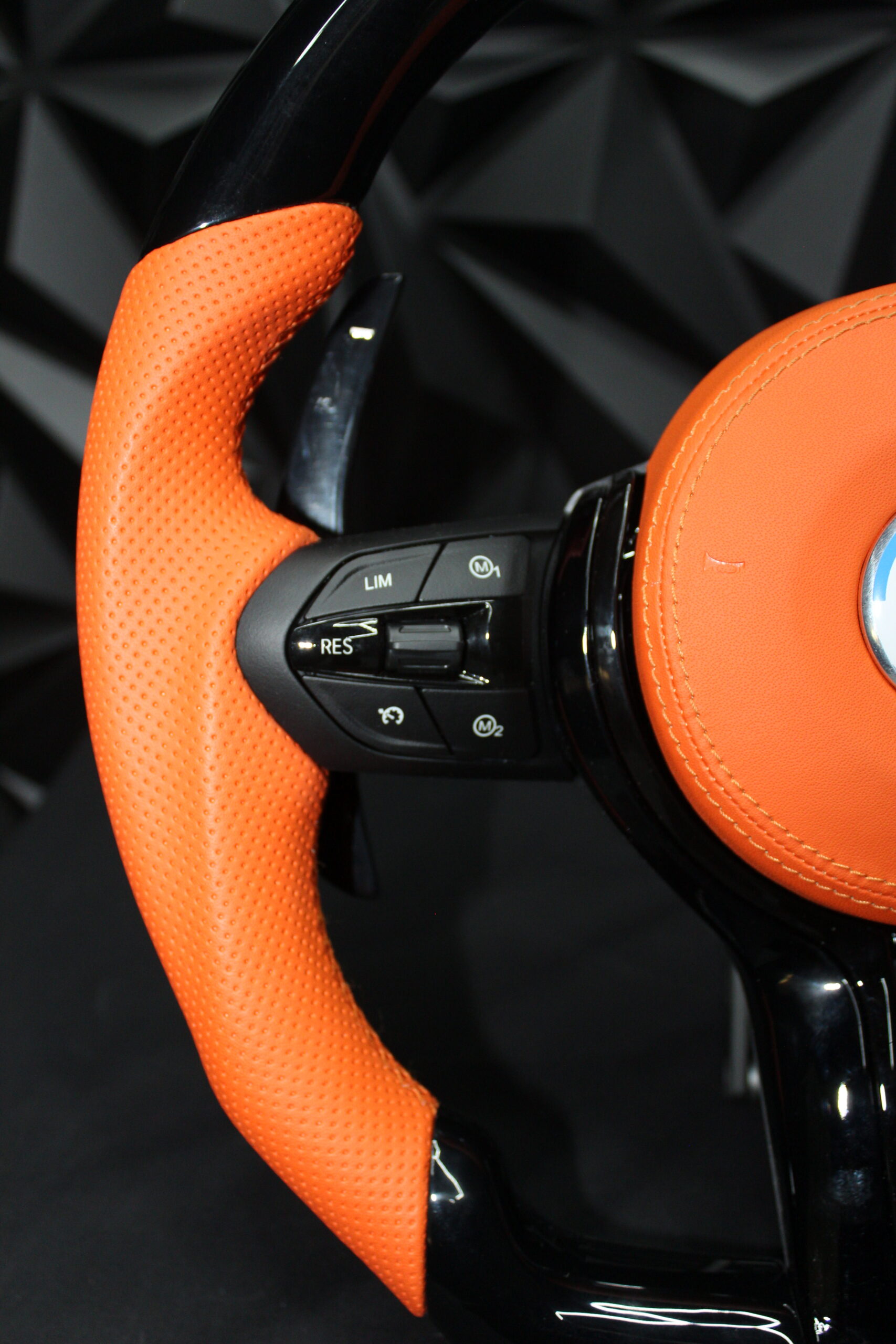 Volante BMW F NARANJA Y GLOSS BLACK - Imagen 3