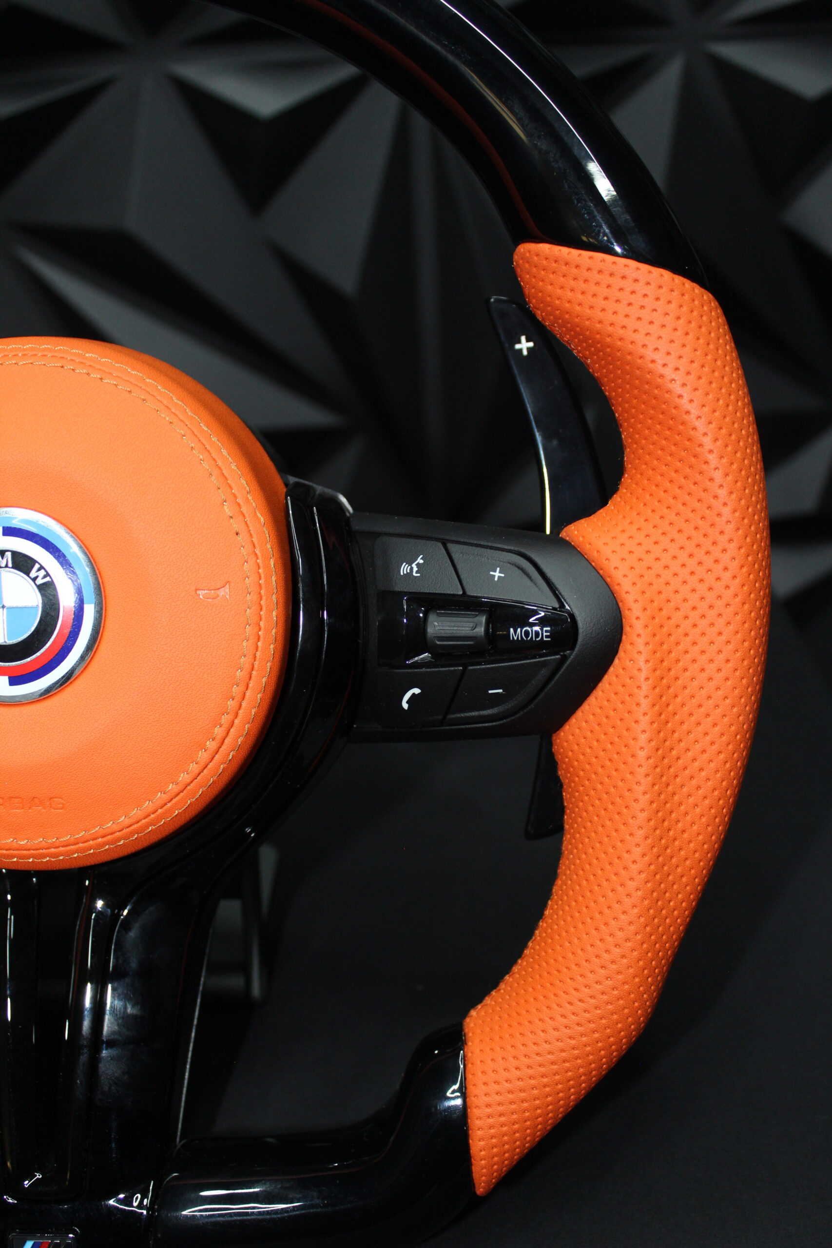 Volante BMW F NARANJA Y GLOSS BLACK - Imagen 4