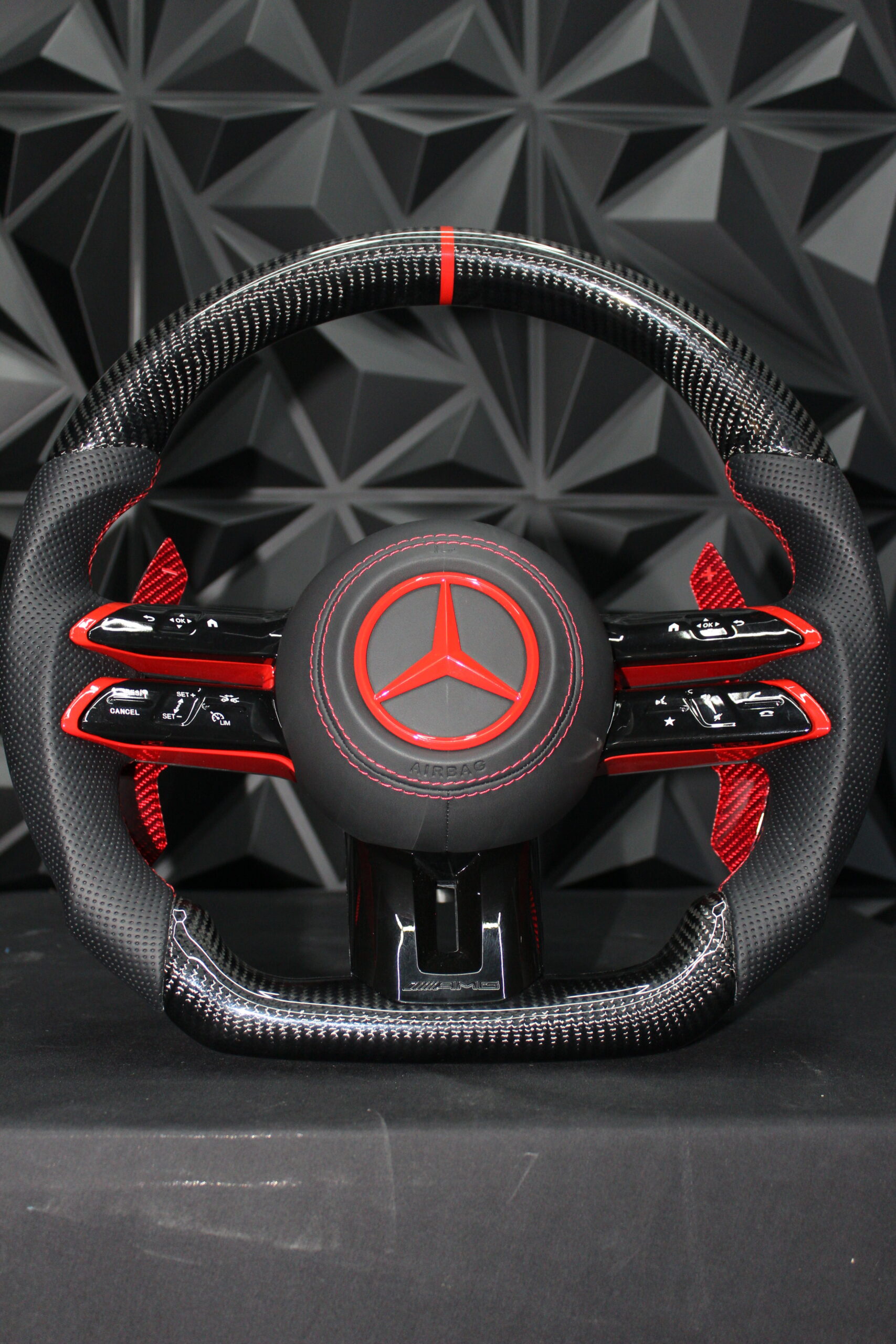 Volante Deportivo de Fibra de Carbono y Cuero Perforado para Mercedes-Benz (Estilo AMG)