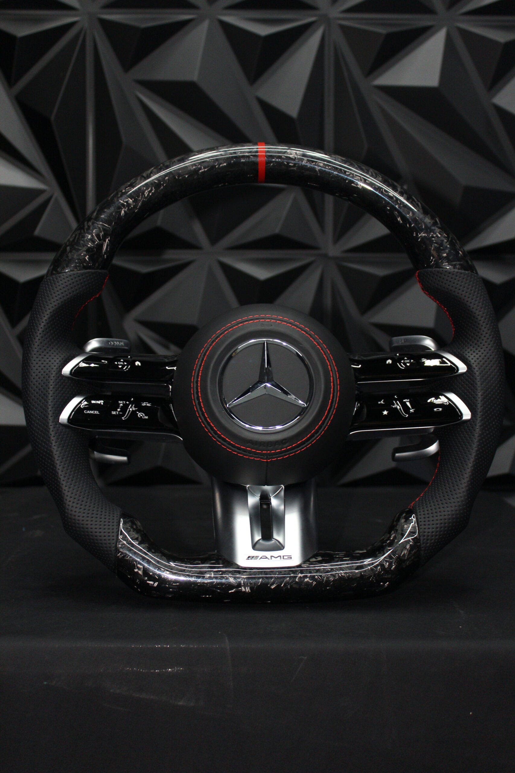 Volante Deportivo en Fibra de Carbono Forjada y Cuero Perforado para Mercedes-Benz (2018 - 2025)