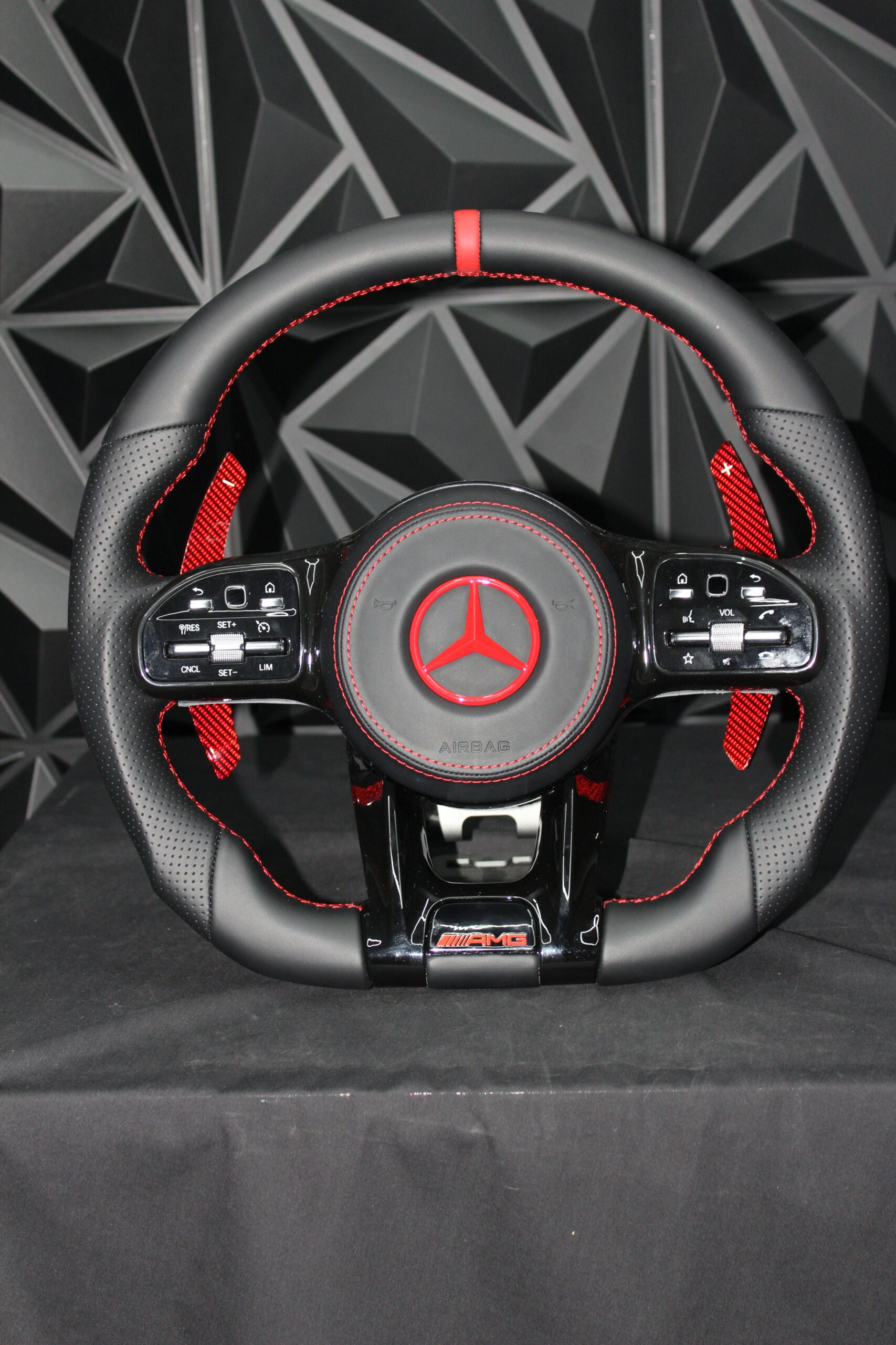 Volante Deportivo Mercedes AMG en Cuero Perforado y Costuras en Contraste (Compatible 2008-2018)
