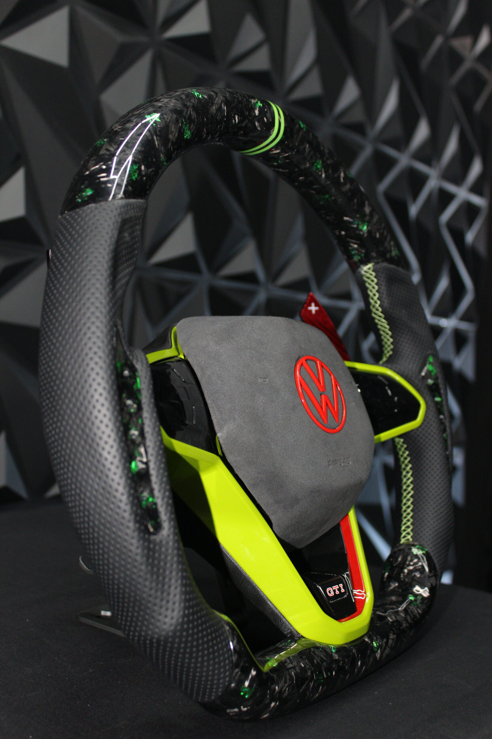 Volante VOLKSWAGEN MK8 FORJADO LIMA - Imagen 2