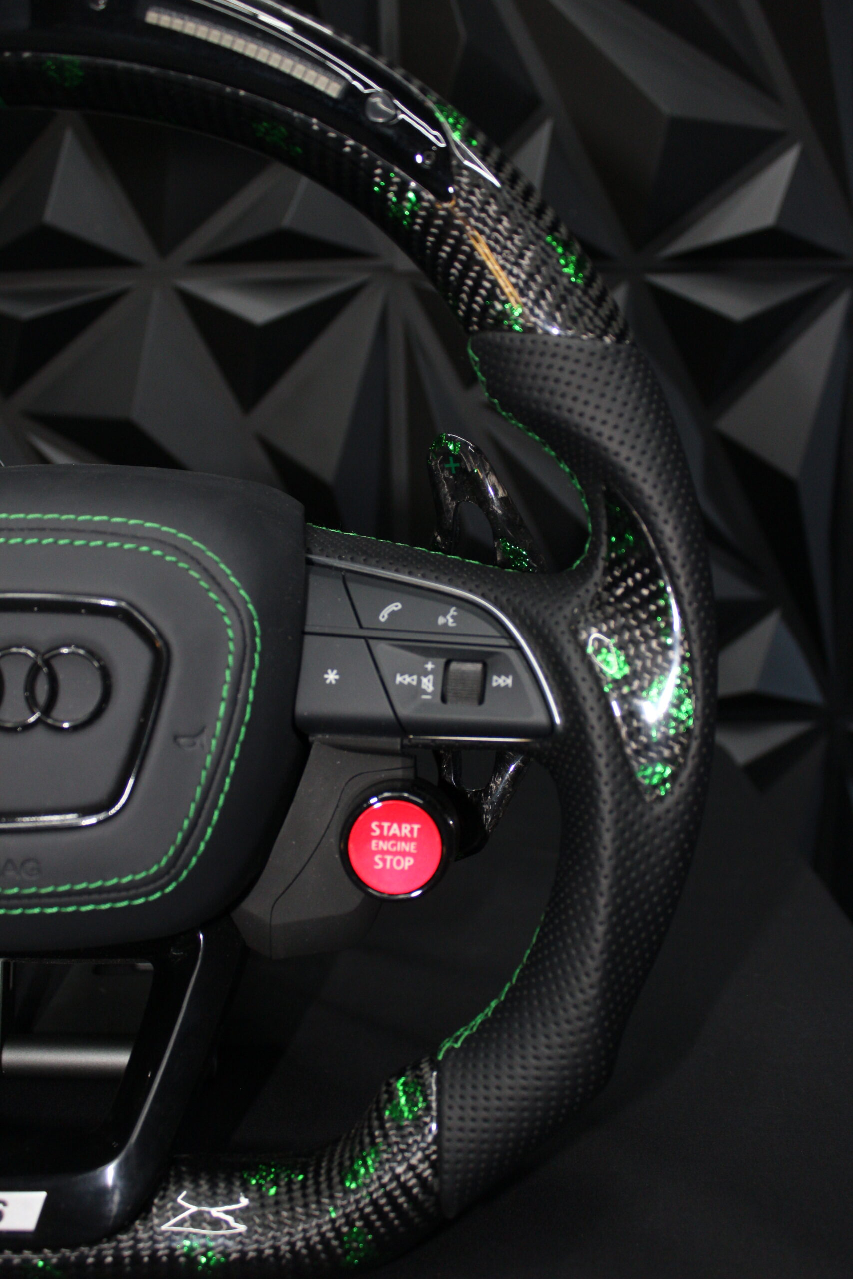 Volante AUDI CARBONO HULK LED+R8 - Imagen 3