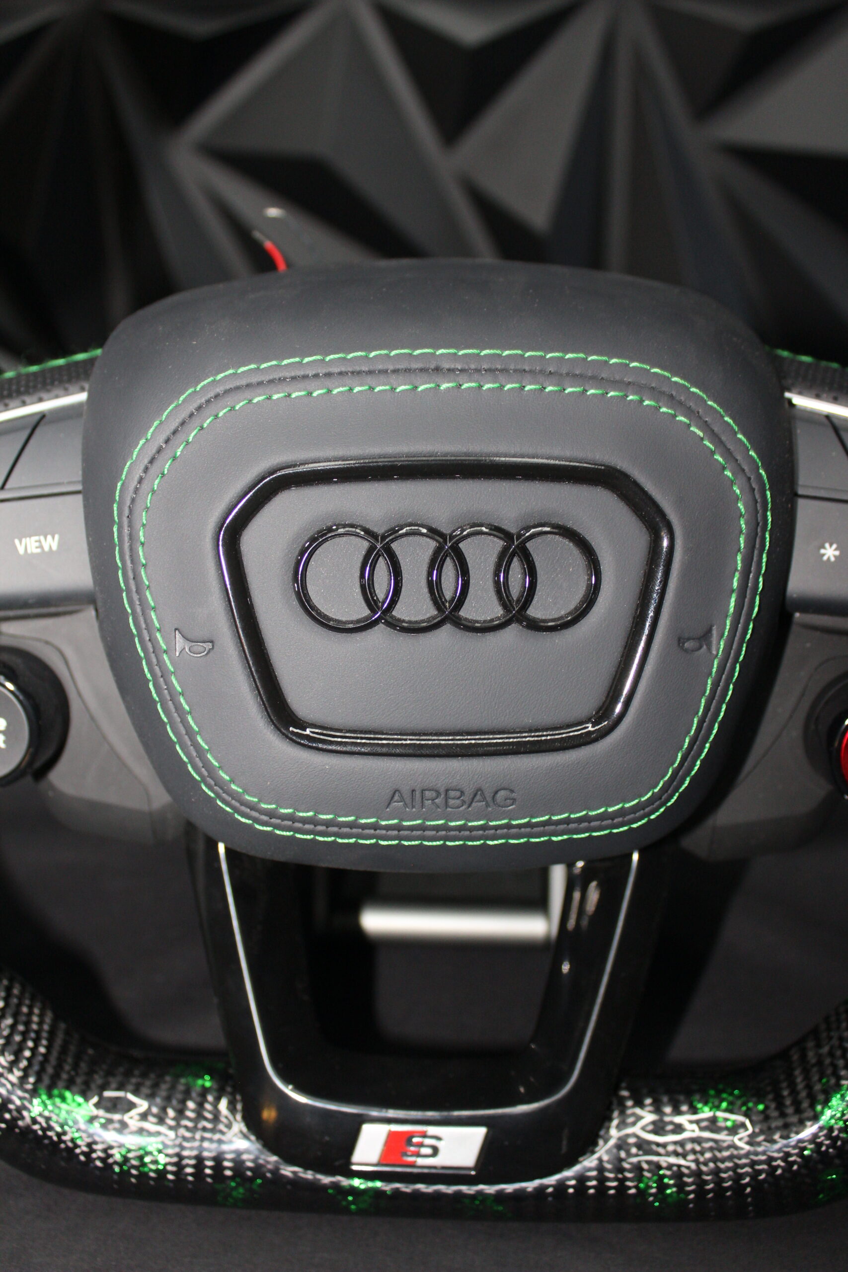 Volante AUDI CARBONO HULK LED+R8 - Imagen 4