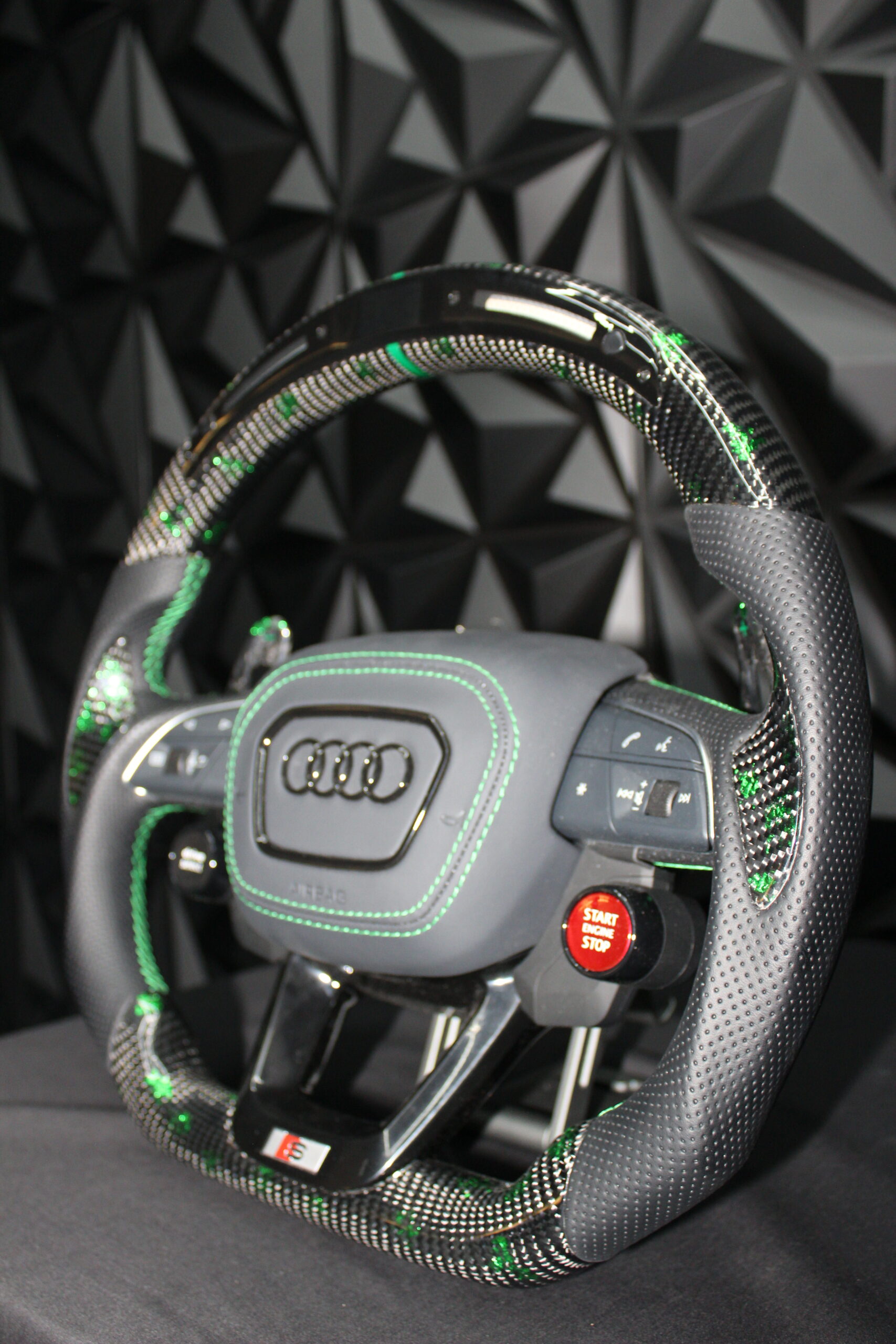 Volante AUDI CARBONO HULK LED+R8 - Imagen 2