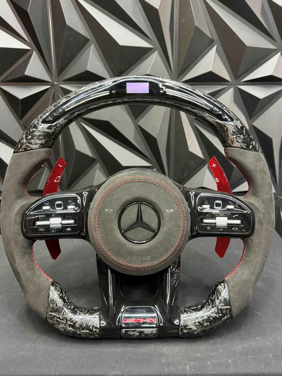 Volante Mercedes-AMG Fibra de Carbono y Alcántara con Pantalla LED de Revoluciones (2018-2025)