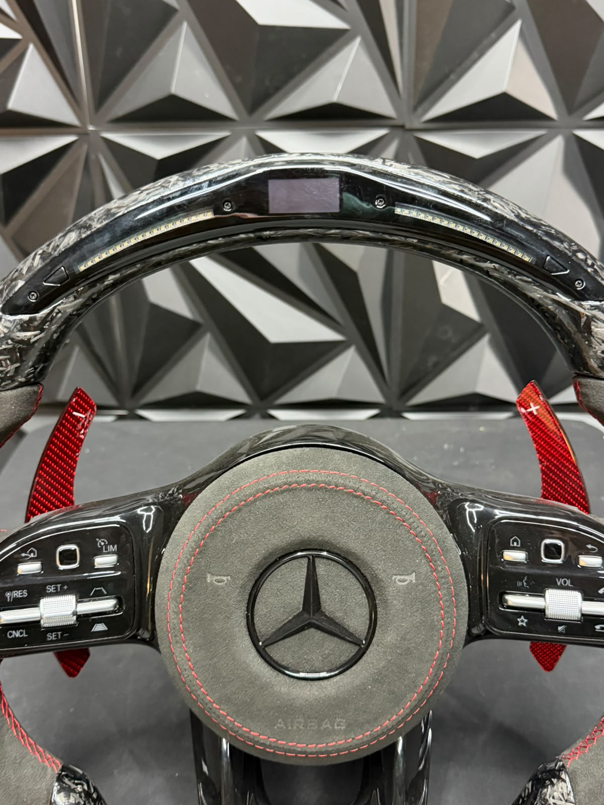 Volante Mercedes-AMG Fibra de Carbono y Alcántara con Pantalla LED de Revoluciones (2018-2025) - Imagen 5