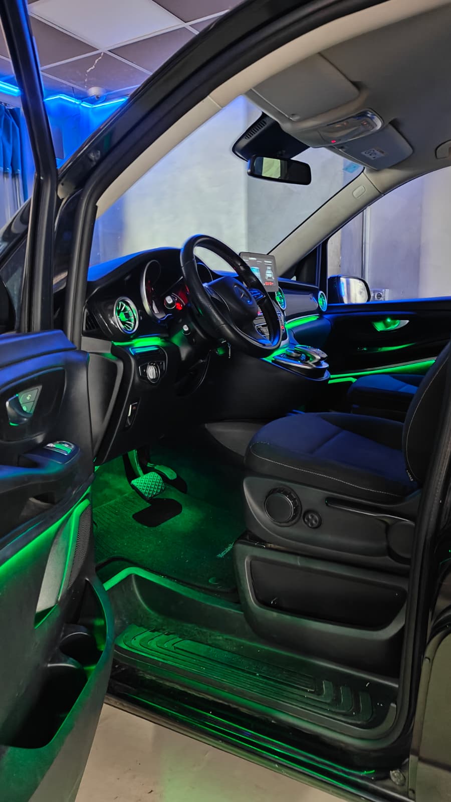 MERCEDES CLASE V ILUMINACION AMBIENTAL DINAMICA - Imagen 5