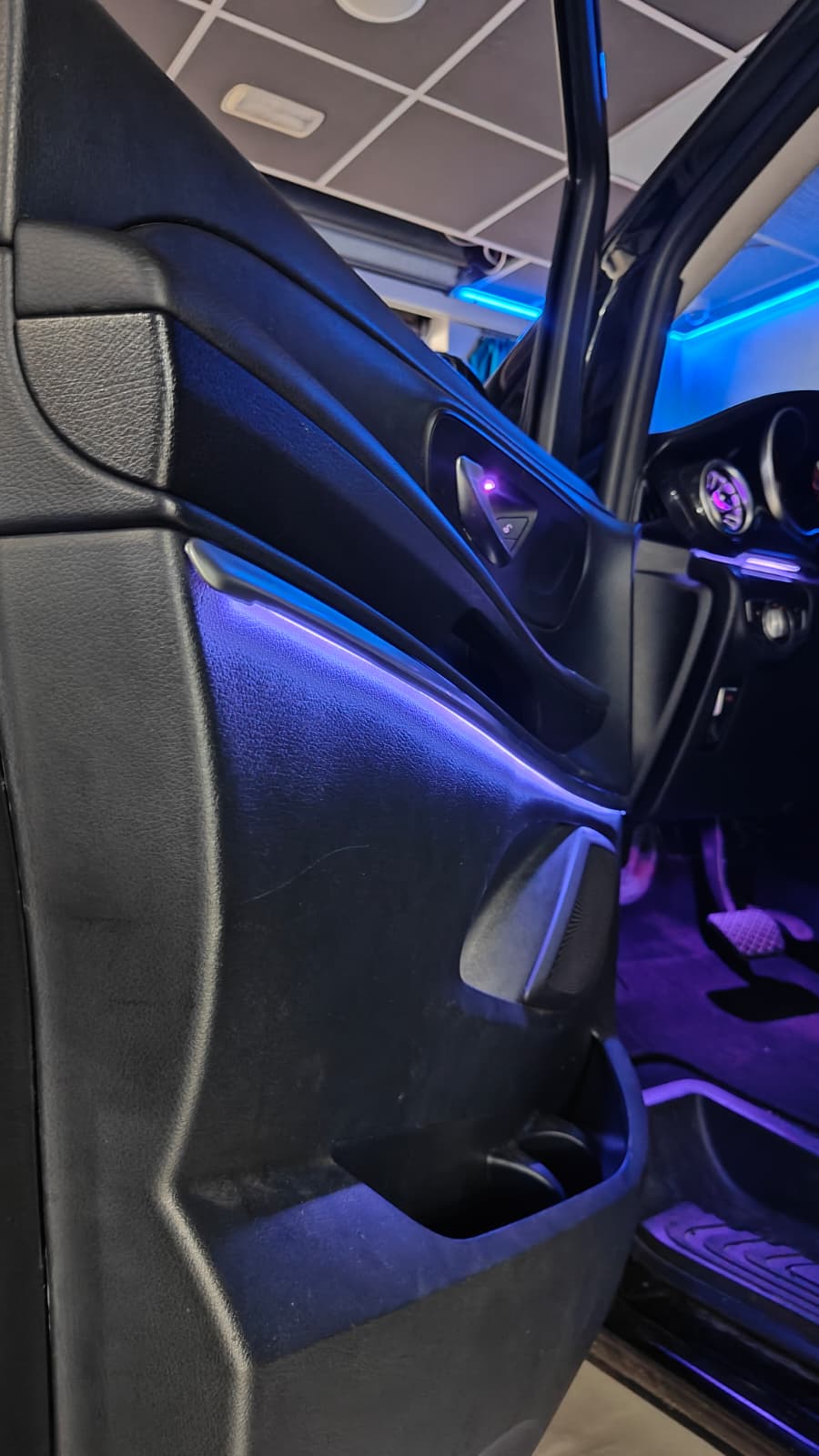 MERCEDES CLASE V ILUMINACION AMBIENTAL DINAMICA - Imagen 2